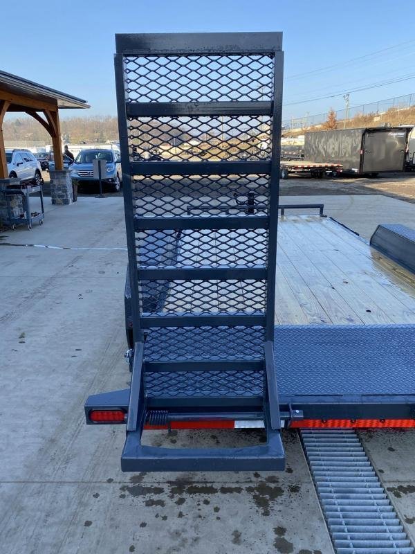 2024 Lamar 7x18' Equipment Trailer 14000# GVW * DELUXE OVERWIDTH RAMPS W/ HEAVY MESH * CHARCOAL POWDERCOAT * RUBRAIL/STAKE POCKETS/PIPE SPOOLS/D-RINGS * REM FENDERS * 12K JACK * CAST COUPLER * SPRING ASSIST * COLD WEATHER HARNESS - Image 4