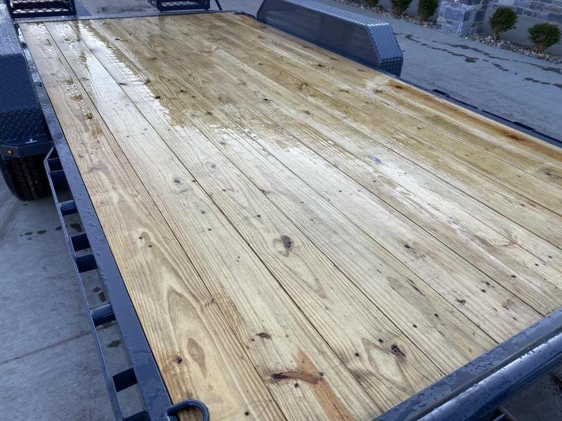 2024 Lamar 7x18' Equipment Trailer 14000# GVW * DELUXE OVERWIDTH RAMPS W/ HEAVY MESH * CHARCOAL POWDERCOAT * RUBRAIL/STAKE POCKETS/PIPE SPOOLS/D-RINGS * REM FENDERS * 12K JACK * CAST COUPLER * SPRING ASSIST * COLD WEATHER HARNESS - Image 3