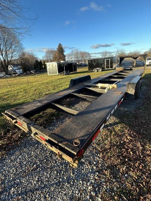Reliable Used Quality 32' Gooseneck Car Hauler Trailer – 14000# GVW, Steel Deck, Slide-In Ramps, & D-Rings - Image 4
