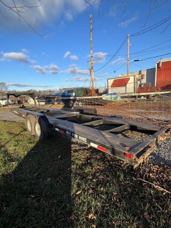 Reliable Used Quality 32' Gooseneck Car Hauler Trailer – 14000# GVW, Steel Deck, Slide-In Ramps, & D-Rings - Image 3