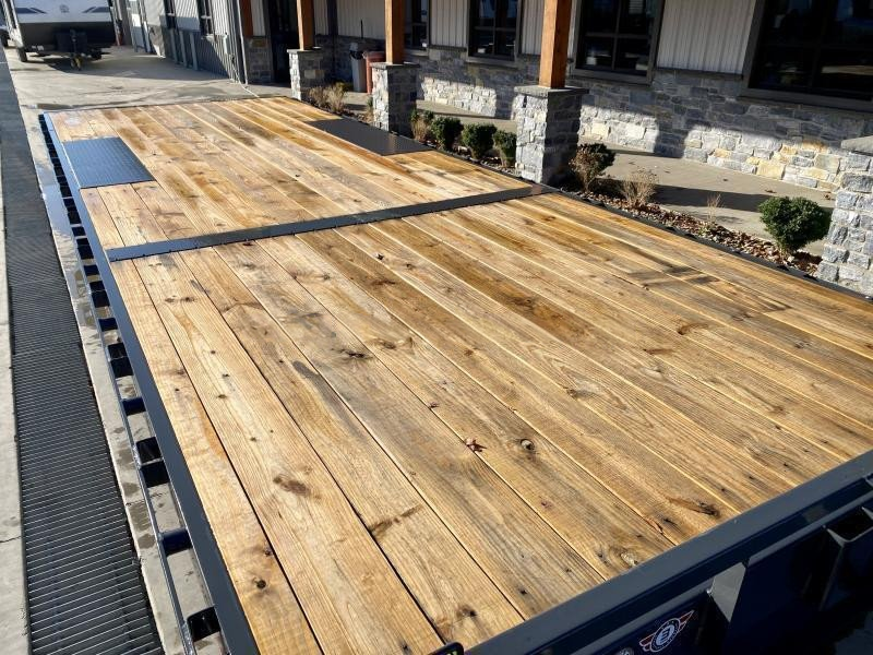 2024 Lamar 102x24' Flatbed Deckover Trailer 14000# GVW * 8' SLIDE IN RAMPS * CHARCOAL * TOOL TRAY * HD CAST COUPLER * I-BEAM FRAME * 16" O.C. C/M * RUBRAIL/STAKE POCKETS/PIPE SPOOLS * CHANNEL SIDE RAIL * 12K JACK - Image 17